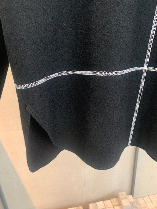 THE BASIC：圧縮ニット配色ステッチ長袖プルオーバー