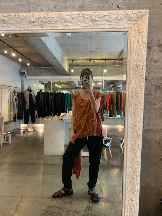 THE ARCHIVE：フローティング刺しゅうアシンメトリーブラウス