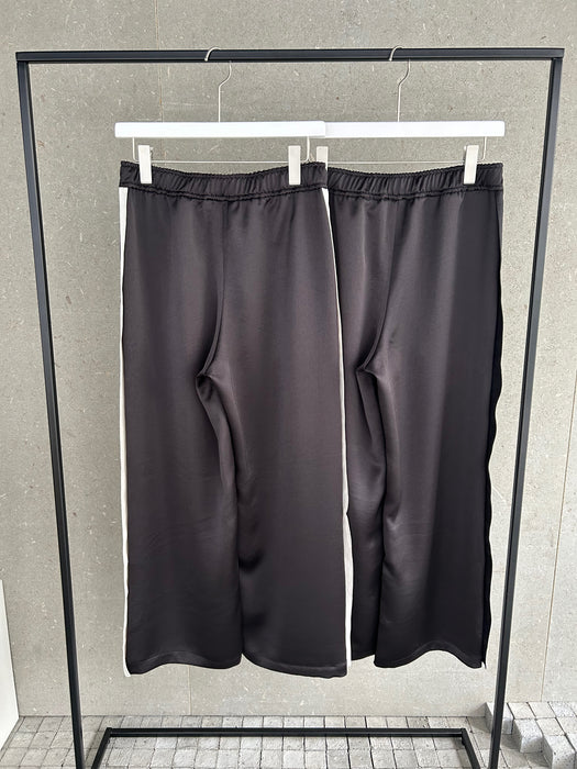 サテンエンブロイダリーサイドラインストレートパンツ