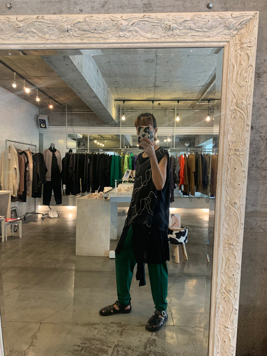 THE ARCHIVE：フローティング刺しゅうアシンメトリーブラウス