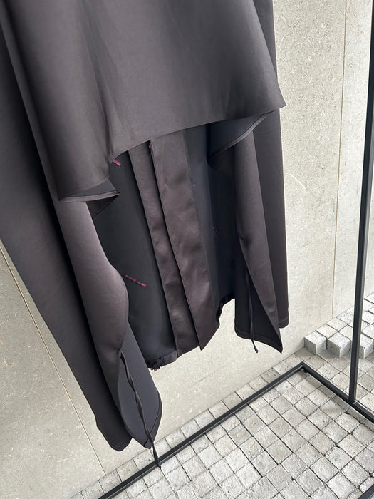 サテンエンブロイダリーバックドレープジレ