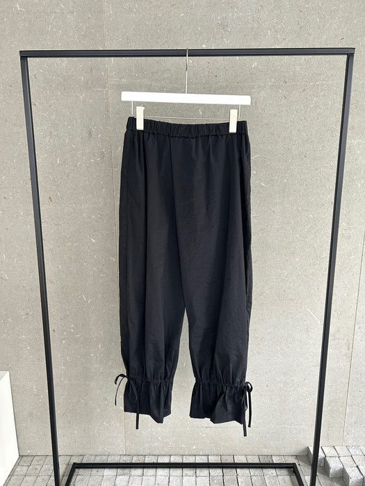 クリスピーナイロンギャザーパンツ