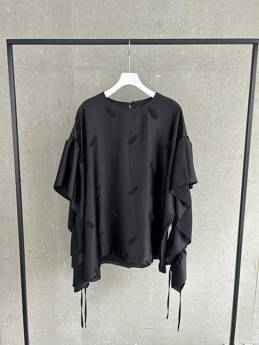 サテンエンブロイダリーペプラムスリーブブラウス