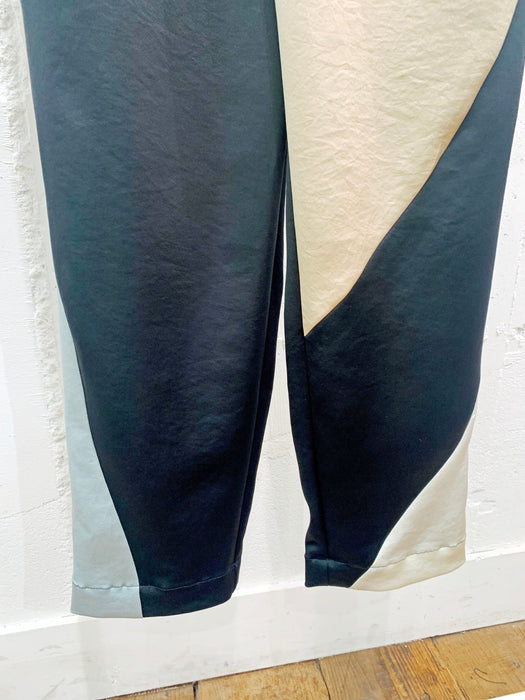 Satin overlap switching trousers