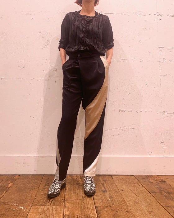 Satin overlap switching trousers