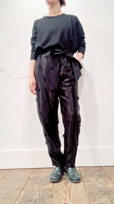 THE ARCHIVE：くしゅくしゅドット刺しゅうサテンパンツ