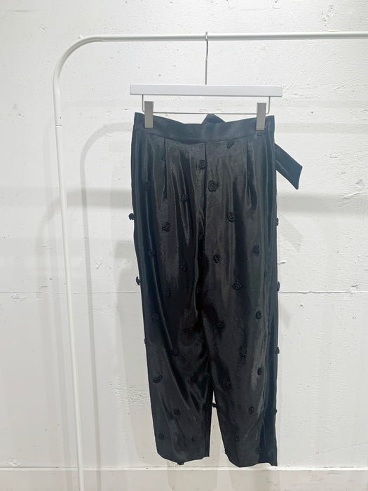 THE ARCHIVE：くしゅくしゅドット刺しゅうサテンパンツ