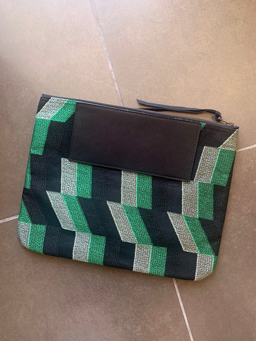 THE ARCHICE：SQUARE CLUTCH：スクエアクラッチステップ刺しゅう