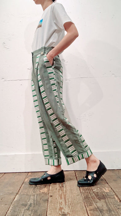 THE ARCHIVE：ブロック刺しゅうセミワイドパンツ