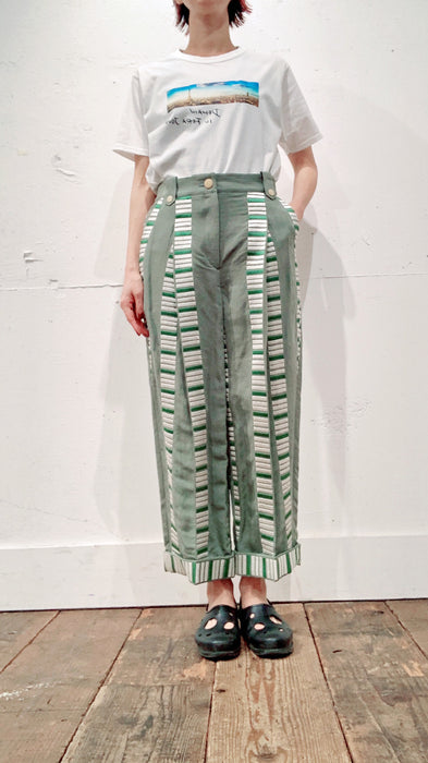 THE ARCHIVE：ブロック刺しゅうセミワイドパンツ